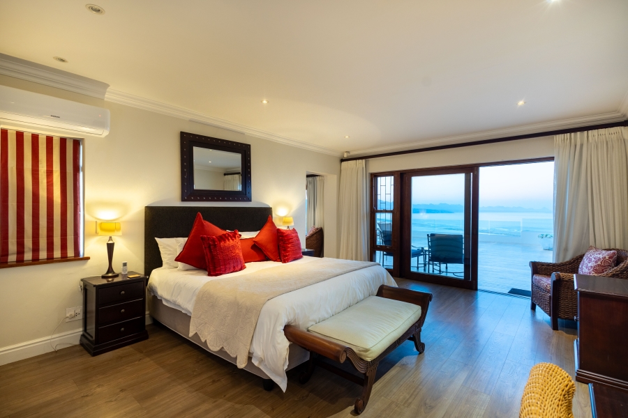 7 Bedroom Property for Sale in Bowtie Western Cape